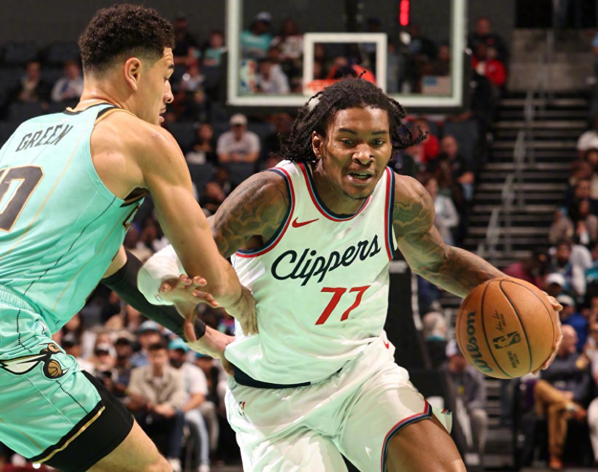 开云体育官网-黄蜂翻盘法国男篮，克莱三分雨点燃全场