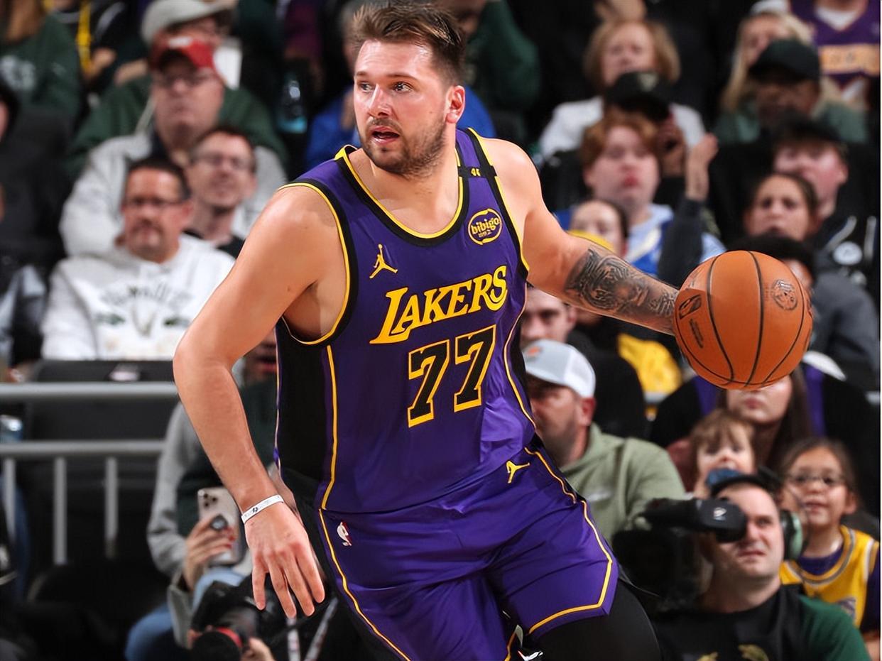 雄鹿血洗凯尔特人B队,东契奇惊艳世界 雄鹿血洗凯尔特人B队,东契奇惊艳世界