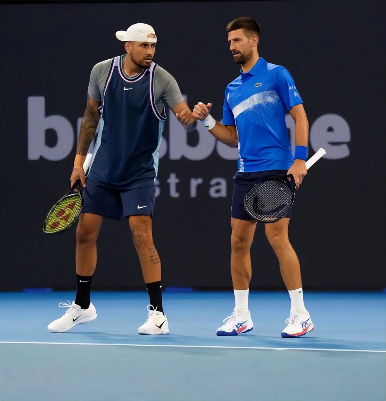 包含美国网球队完胜西班牙网球队，克耶高斯关键制胜的词条