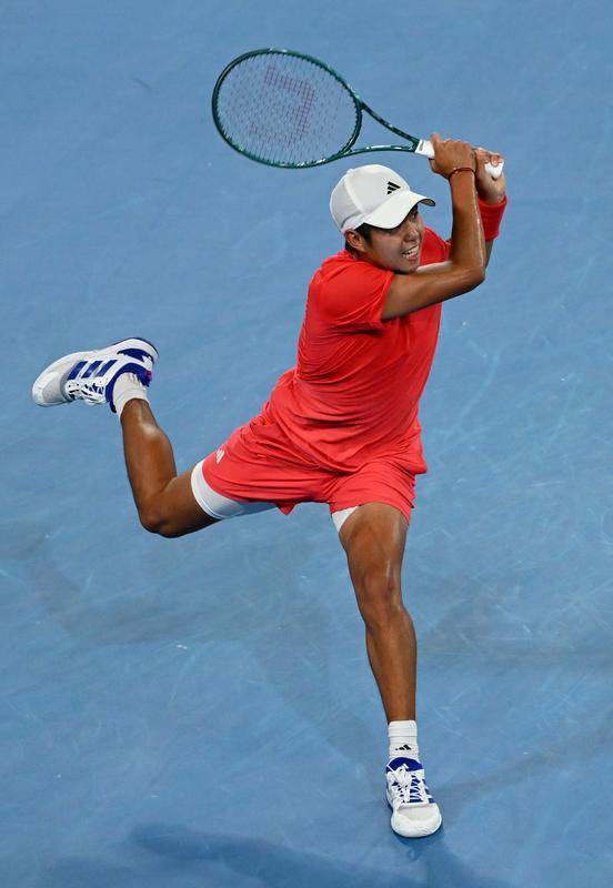 开云体育-英国网球队横扫意大利网球队，梅德韦杰夫绝境逆转