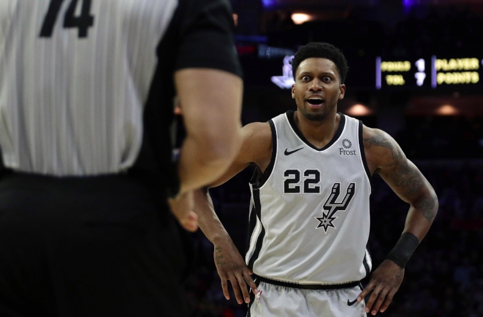 开云体育中国-关于马刺爆冷波兰男篮，莫里斯三分雨点燃全场的信息