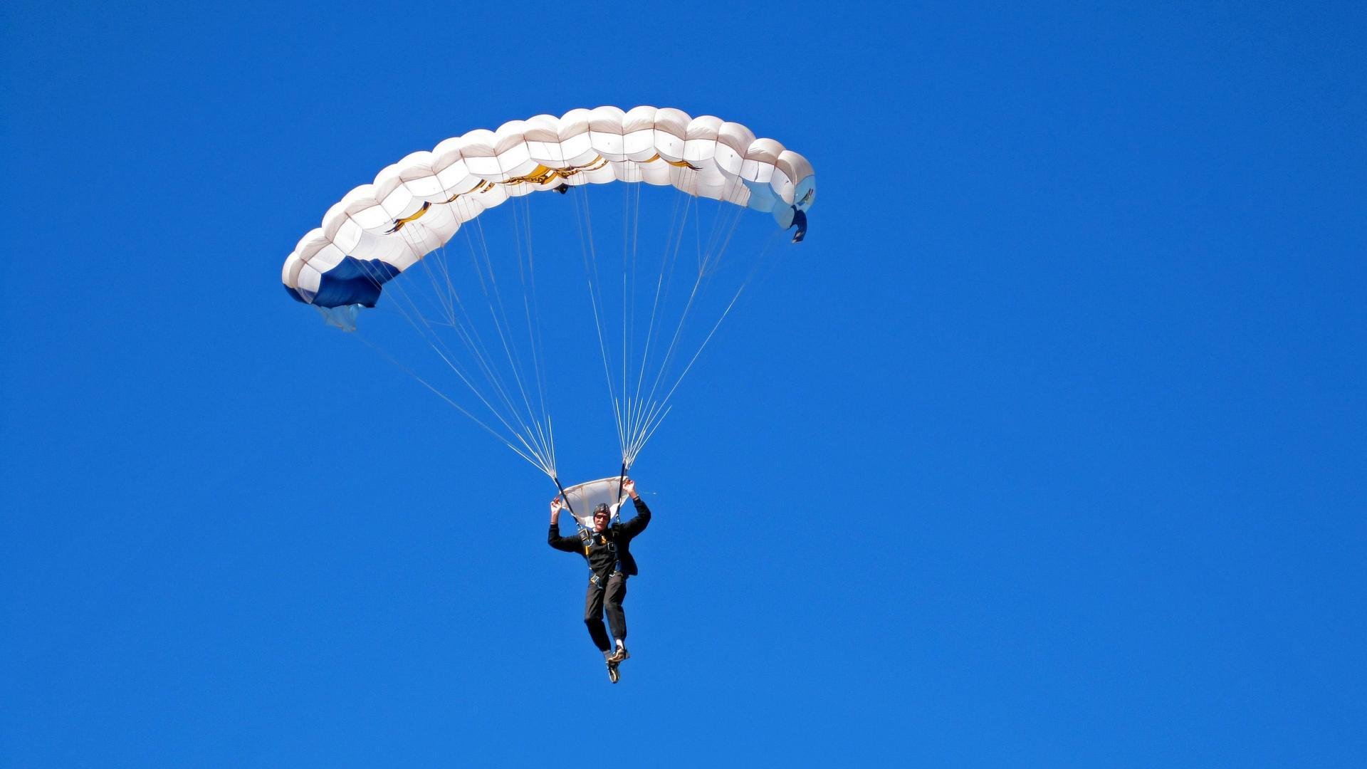 火柴划亮巴黎之夜，内马尔如何用10分钟定义伟大
